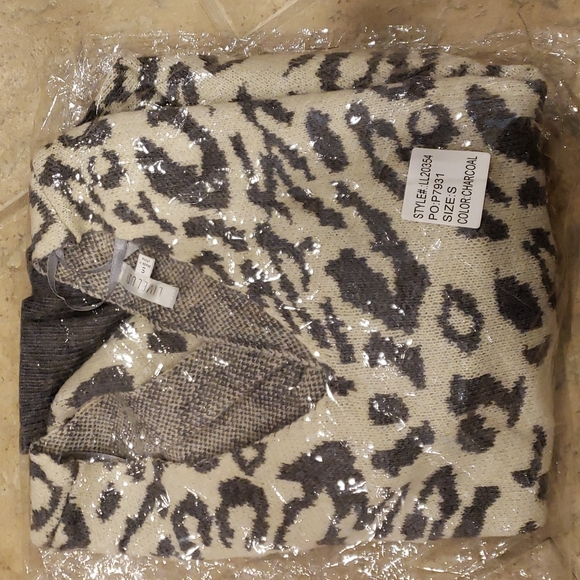 Graphite Leopard Print Twisted Back Sweater - Picture 6 of 9